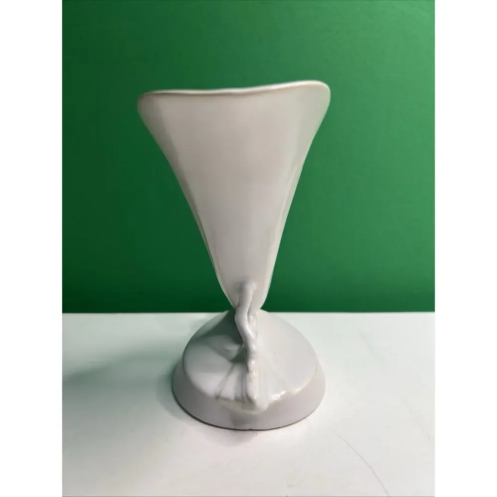 Roseville Ivory Pine Cone 1936 Vintage Pottery White Cornucopia Vase 126-6 HTF